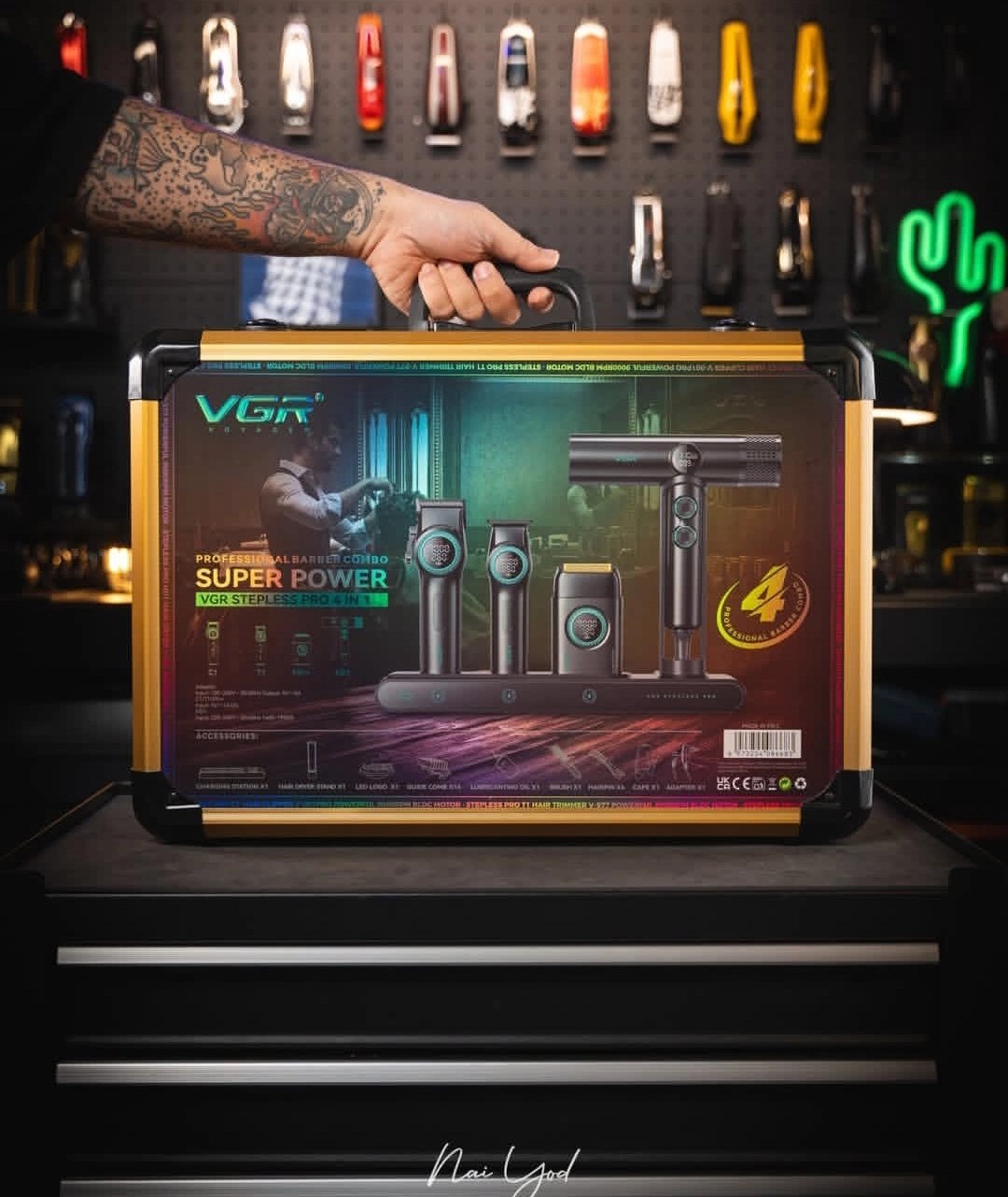 ماشین اصلاح(ست حرفه ای آرایشگری) VGR وی جی آر مدل SUPER POWER PRO 4 IN 1